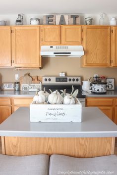 the kitchen counter is clean and ready to be used as a centerpiece for thanksgiving decor