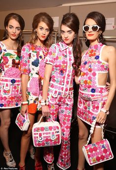 Moschino -spring13 Catwalk Hair, Vintage Fashion 1960s, Patron Vintage, Fashion 70s, 20th Century Fashion, Milan Fashion Weeks