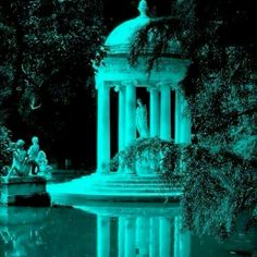 an image of a fountain in the park at night