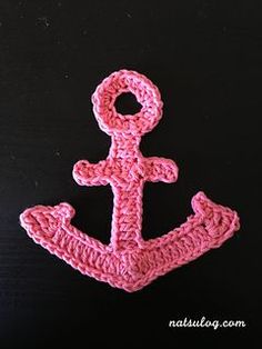 a crocheted anchor with the words free pattern on it, in front of a black background