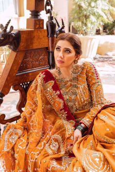 Mughal dynasty gharara Mehndi Ideas, Bride Collection, Mehndi Outfits, Pengantin India, Nikkah Dress, Bridal Dresses Pakistan, Gota Work, Pakistani Wedding Outfits, Pakistani Dresses Casual