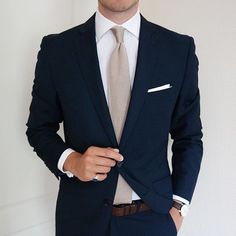 Costum Elegant, Modern Fit Suit, A Man In A Suit, Man In A Suit, Boyfriend Outfit, Mens Fashion Smart, Navy Suit, Fashion Suits For Men, Men’s Suits