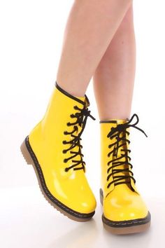 Yellow Combat Boots, Outfits With Doc Martens Chelsea Boots, Doc Marten Chelsea, New Rock Boots, Boots 2020, Doc Martens Outfit, Ankle Flats, Creative Shoes