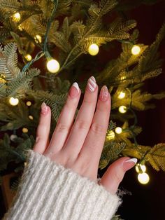 Nails 2024 Winter Trends, Winter Manicure Ideas, Diy Christmas Nail Designs, Christmas Winter Nails, Cozy Nails, Christmas Feels, Winter Nail Ideas, Christmas Nails Diy, Festive Nails