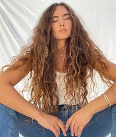 Curly Auburn Hair Naturally, Curly Sunkissed Hair, Caramel Honey Blonde Curly Hair, Wild Wavy Hair, Long Wavy Haircut Ideas, Dark Blonde Hair Curly, Blonde Balayage Wavy Hair, Curly Long Hair Cuts, Wavy Blonde Hair Naturally