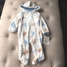 Brand: Little Beginnings Size: 6-9 Months Color: White/Blue/Brown Plush Teddy Bears Footed, Hooded Zip-Up Winter Onesie Material: 100% Polyester Made In China Condition: New With Tags Bundle To Save!! Cute Hooded Onesie For Playtime, Blue Hooded Onesie For Winter, Blue Hooded Winter Onesie, Cute Blue Winter Onesie, Girl Onsies, Baseball Onesie, White Long Sleeve Romper, Baby 12 Months, Short Sleeve Kimono