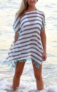 Dress White Short, Look Hippie Chic, Beach Boy, Mode Kimono, Beachwear Collection, Trendy Swimwear, Beachwear Fashion, White Short Dress, Poncho Style