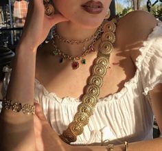 Empress Aesthetic, Outfit Pictures, Tropical Girl, Wonder Girls, White Outfit, Jewelry Lookbook, Nyc Fashion, Girly Jewelry