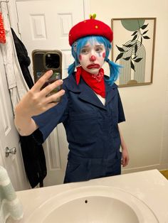 clown, clown girl, funky, ootd, blue overalls Fun Clown Costume, Clown Costume Inspiration, Blue Haired Halloween Costumes, Blue Clown Outfit, Diy Clown Outfit, Clown Costume Easy, Clown Girl Outfit, Clown Outfit Diy, Funky Ootd