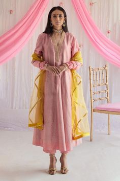 Shop for Shorshe Clothing Pink Sashiko Chanderi Kurta And Pant Set for Women Online at Aza Fashions Chanderi Kurta, Pant Set For Women, Organza Dupatta, Embroidered Neckline, Kurta With Pants, Manish, Suit Designs, Fashion App, Silk Velvet