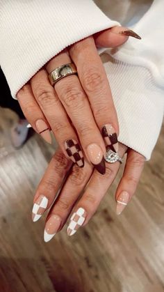 #nails #nailart #naildesign #inspiration #inspo #fallnails #fall #autumn #autumnnailart #autumnnails #fall2024 #brown Cowboy Nails, Checkered Nails, Western Nails, Smink Inspiration, Makijaż Smokey Eye, Neutral Nails, Dipped Nails, Minimalist Nails, Pretty Acrylic Nails