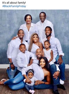 Chioma Ikokwu, Big Family Photo Shoot Ideas, Creative Photography Poses, Studio Family Portraits, Family Photo Studio, Big Family Photos, Family Studio Photography, Christmas Family Photoshoot, Group Photography Poses