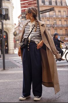 Striped Cardigan Outfit Aesthetic, Striped Cardigan Outfit, Stripe Cardigan Outfit, Sweater Jacket Outfits, Knit Cardigan Outfit, Fashion Must Haves, Open Coat, Trench Coat Outfit