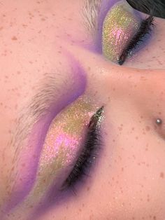 Fem Queen, Surreal Beauty, Sparkly Makeup, Dramatic Eyes, Evening Makeup, Concert Fits, Grunge Makeup, Glitter Makeup, Eye Art