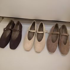 We are here to help you with finding it shoes for fall 2024 - suede flats. They are soft and super comfortable, perfect to wear the entire day. We offer trendy design and three different colours - dark brown, camel and beige. Fall Shoes Flats, Fall Flats, Shoes Fall, Suede Flats, Flats Shoes, Fall Shoes, Ballerina Flats, Winter 2024, Ballet Flat Shoes