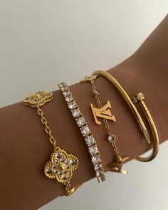 Elevate your style with our Gold Luxury Bracelets Set. Clover Crystals & Tennis Bracelet. Perfect for her. Shop now! Gold Jewellery Ideas, Rich Girl Accessories, Gold Jewelry Stack Bracelet, Everyday Gold Bracelet Stack, Gold Jewelry Inspo Aesthetic, Bracelet Expensive, Luxury Stackable Gold Bracelet Gift, Designer Jewelry High End