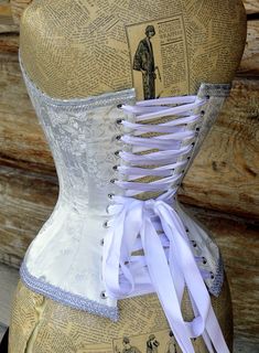 Live your ice princess fantasy in my perfect crystal white and silver brocade silk corset! This lovely over bust corset is steel boned throughout creating a magnificent silhouette as you can see ! I would love to make one just for you, this listing is for a custom corset just like the pictures but in your exact size. Custom made to measure please provide accurate: Corset features: * Quality steel boning throughout * Two piece front opening steel German busk * Classic Victorian sweetheart overbus Steampunk Wedding Gown, Girls Outfit Ideas, White And Silver Wedding, Corset Victorian, Edwardian Corsets, Custom Corsets, Wedding Corset, Girls Halloween Outfits, Corset Outfit