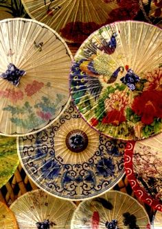 there are many parasols that have different designs on them