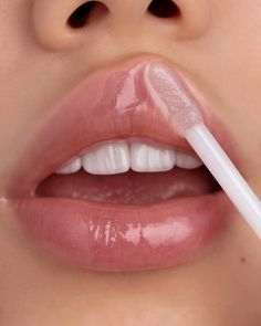 QUARTZ | MORNING DEW CRYSTAL LIP GLOSS – EM Cosmetics Crystal Lips, Vogue Beauty, Clean Aesthetic, Foto Ideas Instagram, Maquillaje Natural, روتين العناية بالبشرة, Aesthetic Makeup, Just Girly Things, العناية بالشعر