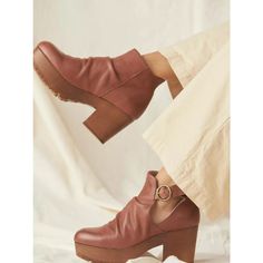 New Free People Suri Clog Boots Tan Leather Cut-Out Ankle Platform Sz 41 / 11 New With Box Style Type - Ankle Boots Collection - Free People Closure - Buckle Strap Material - Leather/Manmade Fabric Type - Leather Trendy Clogs With Lug Sole And Round Toe, Chic Closed Toe Platform Boots With Stacked Heel, Chic Platform Boots With Stacked Heel, Casual Closed Toe Heels With Lug Sole, Trendy Clogs With Reinforced Heel And Round Toe, Spring Leather Platform Booties, Casual Ankle-high Heels With Leather Sole, Spring Leather Clogs With Lug Sole, Chic Leather Clogs With Round Toe