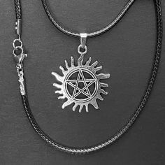 Supernatural cosplay necklace featuring the Winchester boys' anti demon possession tattoo sigil makes a beautiful bond to your favourite SPN comfort character. You never know who those pesky demons are possessing or where they're lurking and tooling up like Sam and Dean isn't always convenient.  Fear not, for help is at hand; now you can wear the Winchester boys' symbol given to them by Castiel in a stylish piece of jewelry for peace of mind at all times ^_- The silver tone sigil pendant is 2.5c Tattoo Sigil, Supernatural Anti Possession Tattoo, Dean Winchester Cosplay, Anti Possession Tattoo, Supernatural Anti Possession, Anti Possession Symbol, Tattoo Necklace, Demon Possession, Supernatural Cosplay