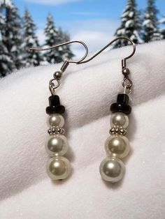 Handmade snowman beaded dangle earrings in black, white and silver. Made with faux pearl beads for pierced ears. Will go great with any fun or fancy outfit. Handmade Snowman, Fancy Outfit, Body Fashion, Winter Jewelry, Beaded Dangle Earrings, Etsy Earrings Dangle, Fancy Outfits, Beaded Dangles, Pierced Ears