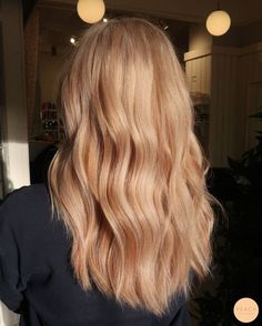 Blond Highlights With Strawberry Lowlights, Soft Peach Hair, Platinum Strawberry Blonde Hair, Warm Autumn Blonde Hair, Soft Strawberry Blonde Hair, Honey Strawberry Blonde Hair Balayage, Strawberry Lowlights, Blonde Hair For Fair Skin, Cool Strawberry Blonde Hair