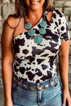 This is a one shoulder cow print top. Lisa Fischer, Cow Spots, The Cow, Top Plus Size, Short Sleeve Pattern, One Shoulder Tops, Cow Print, Long Sleeve Bodysuit, Top Pattern