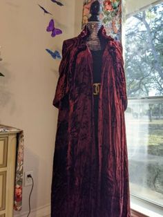 Red Witch Outfit, Medieval Oc, Cottagecore Homes, Cape Hood, Velvet Goldmine, Hood Dress, Long Velvet Dress, Medieval Cloak, Cape Outfit