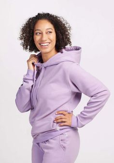 Looking for the perfect wear-everywhere Merino Wool Hoodie to keep you warm all season long? You've just found it! The Avery Hoodie by Woolx comes with a large kangaroo pouch, a full drawstring hood, and long sleeves to keep your wrists warm. Of course, all of the benefits of merino wool are included along with that too! Grab a pair of our Parker sweatpants and make this the cutest matching set ever. Get yours today by clicking the product tag or at Woolx.com ... you won't regret it!! Swag Ideas, Nantucket Red, Flex Leggings, Photoshoot Inspo, Kangaroo Pouch, Jogger Set, Workout Sweatshirt, Fashion Labels