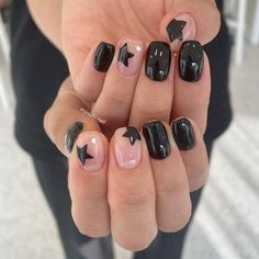 short nails inspo Unusual Nail Designs, Star Nail Designs, Cartoons Movies, Star Nail, Spring Nail Designs, Grunge Nails