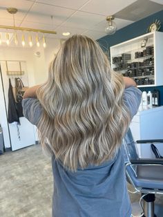 Highlights On Light Brown Curly Hair, Ash Brown Lowlights In Blonde Hair, Blonde Tones Shades, Dirty Blonde Hair Ashy, Dark Hair With Ashy Highlights, Dark Roots With Blonde Highlights, Cool Blonde Highlights On Brown Hair, Blonde Types, Ash Blonde Hair With Highlights