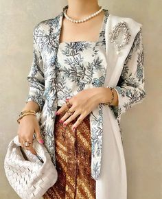 Kutu Baru Modern, Ootd Kebaya