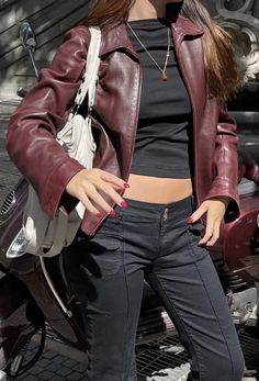 Red Leather Jackets, Red Leather Jacket Outfit, Billie Concert, Aesthetic 2023, Skandinavian Fashion, Paris Mode, Sweater Outfit, Jacket Fits, Neue Outfits