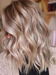 Rooty Bronde, Champagne Blonde Hair, Fall Blonde Hair, Hair Layered, Blonde Hair Transformations, Long Shag, Kadeřnické Trendy, Fall Blonde, Champagne Blonde