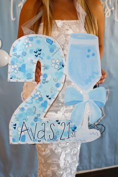 21st birthday sign inspo 21st Bday Backdrop Ideas, 21st Birthday Ideas Blue Theme, Blue 21st Birthday Decorations, 21st Birthday Blue Theme, Blue 21st Birthday Ideas, 21st Birthday Ideas Blue, 21 Birthday Necklace Sign, 21 Sign Birthday, Sign Night 21st Birthday