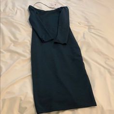 Zara Hunter Green Bodycon Midi Dress. Off The Shoulder And Elbow Length Sleeves. Never Worn. Zara Poplin Dress, Rainbow Sequin Dress, Zara Shirt Dress, Corset Style Dresses, Green Bodycon Dress, Tie Dye Tunics, Denim Midi Dress, Embroidered Midi Dress, Ribbed Midi Dress