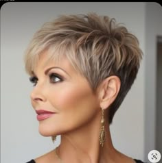 Haircuts With Long Bangs, Hairstyles Women Over 50, Short Hair Back View, Short Hair Back, Short Hairstyles Fine, Chic Short Hair