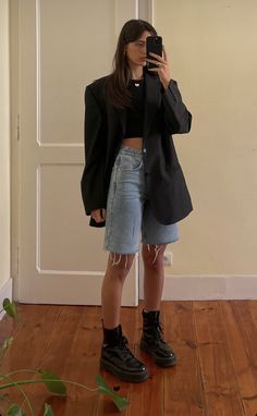 Australian Spring Outfits, High Waisted Black Skirt Outfit, Casual Grunge Aesthetic, Formal Cool Outfits, White Platform Docs Outfit, Emily Haines Style, Vagabond Shoes Outfit, Jorts Outfit Summer, Wearing Boyfriends Clothes