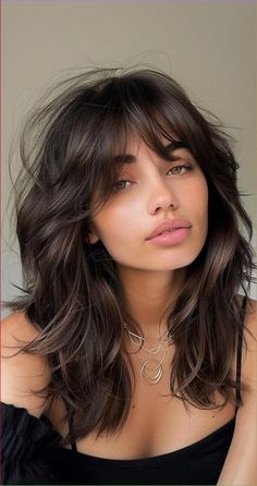 Bardot Bangs, Κούρεμα Bob, Layered Haircuts With Bangs, Modern Haircuts, Fall Hair Trends, Fishtail Braid, Shoulder Length Hair Cuts, Soft Waves