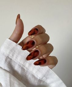 Modern Fall Nails, Burnt Sienna Nails, Terracotta Nails, Autumn Nail Ideas, Tortoise Shell Nails, Goals Board, November Nail Designs, Shell Nails, Graffiti Nails