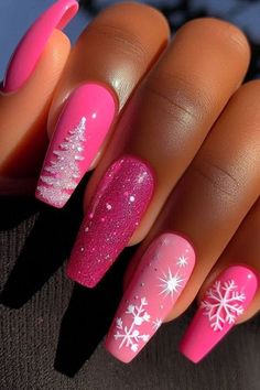 Nail Idea For Christmas, Holiday Long Nails, Trending Simple Nails, Short Classy Christmas Nails, Unicorn Nail Art Design, Christmas Sparkly Nails, Pink Designed Nails, Colourful Christmas Nails, Design On Red Nails