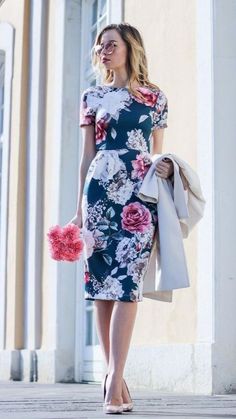 Flower Dresses Outfit, Stile Casual Chic, Robes Vintage, Design Moda, Dress For Spring, Spring Look, Floral Outfit, Women Outfit