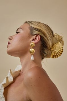 Channel your inner coastal goddess with our Serena Pearl Earrings. These stunning seashell drop earrings feature a teardrop pearl, adding a touch of elegance to your look. Hypoallergenic and carefully crafted, these earrings are both stylish and gentle on your skin. Elevate your style with these luxurious and exclusive earrings. Made in NYC. Luxury Accessories Aesthetic, Pearl Aesthetic Fashion, Big Bridal Earrings, Pearl Earrings Bride, Pearl Jewellery Designs, Statement Bridal Jewelry, Bride Earrings Pearl, Exclusive Earrings, Pearl Aesthetic