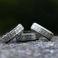 When worn, Odin's Horn Viking Ring is believed to have miraculous powers such as healing and protection against evil spirits. It is also thought to bring fortune and success in battle. The natural curved shape of the ring signifies the Horn of Odin, which was said to give off a great blast when blown by the Norse god himself. The Viking Ring is made from premium-quality stainless steel. It has an eye-catching and will never tarnish or oxidize. Great for men and women, it makes a great gift for l Nordic Symbols, Mjolnir Pendant, Runic Alphabet, Horn Ring, Viking Ring, The Horn, Horn Pendant, Viking Runes, Snake Bracelet