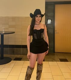 Black Long Cowboy Boots Outfit, Charity Event Outfit, Ootd Vaquero, Fancy Western Outfits, Western Cowgirl Outfits, Latina Fashion Outfits