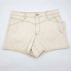 Universal Threads Womens High Rise Midi Jean Shorts Size 12 Vintage Stretch Tan. New With Tags (Review Photos For Details) Us Size: Women's 12 / 31r Features: * Style Profile: Neutral, Casual, Minimalist * Flaws: None * Ivory Cream Tan Color * Belt Loops * Slash Pockets * Drop In Back Pockets * Hoop Button With Zip Up Fly Closure * Please See Photos For Approximate Measurements (In Inches) * Washing Instructions: Machine Washable * We Are Happy To Answer Your Questions! * Item Has Been Properly High-waist Beige Bottoms With Built-in Shorts, Mid-rise Beige Shorts With Pockets, Beige High Rise Shorts With Pockets, Beige Mid-rise Shorts With Pockets, Mid-rise Cream Cotton Bottoms, Cream Mid-rise Cotton Bottoms, High Rise Cream Bottoms For Summer, High-rise Cream Bottoms For Summer, High Rise Beige Shorts For Summer