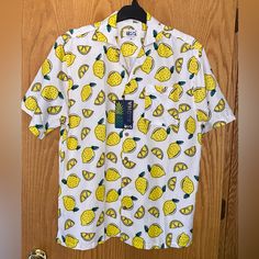 Uzzi Amphibious Gear Hawaiian Shirt Lemon Design On White Shirt. Short Sleeve This Is A Lightweight Button Down Shirt With A Loose Cut Design. Dri-Fit Polyester Material With Upf50 Sun Protection. Button Pocket On Front Breast. Machine Washable. Brand New! Aloha! Approximate Measurements: Medium: Armpit To Armpit 23”, Length 29.5” Large: Armpit To Armpit 24”, Length 30.5” Xl: Armpit To Armpit 26”, Length 32” Xxl: Armpit To Armpit 27”, Length 33” Length Is Measured From Top Of Shoulder To Bottom Lemon Design, Mens Tailor, Blue Button Up Shirt, Striped Short Sleeve Shirt, Vintage Flannel, Pink Men, Long Sleeve Flannel, Long Sleeve Plaid Shirt, Mens Plaid