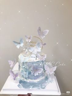 there is a cake that has butterflies on it