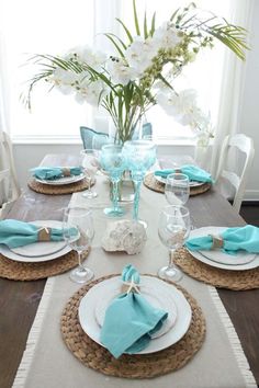 the table is set with place settings, plates and napkins for dinner guests to enjoy